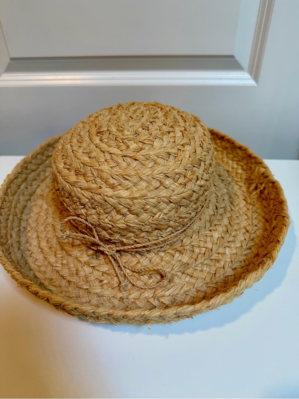 Vintage Helen Kaminski Handmade 100% Raffia Straw Sun Hat Wide Brim Bow Tie